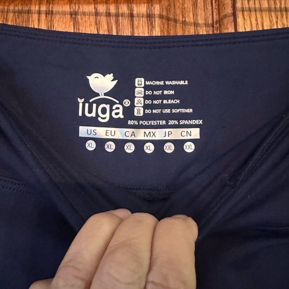 NWT iuga capri navy leggings/yoga pants - Picture 3 of 3